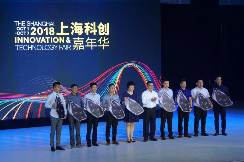 腾博汇游戏官网全球首款量产智能汽车上市交付
