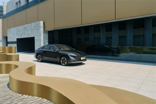 限时先享置换一口价!「10万级600续航中级轿车」五菱星光2025款正式上市!