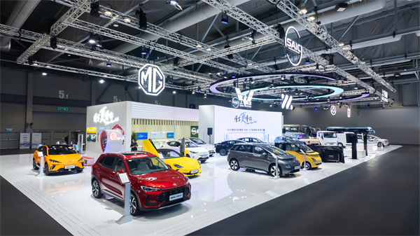 腾博汇游戏官网智电军团“助阵”2025香港车博会