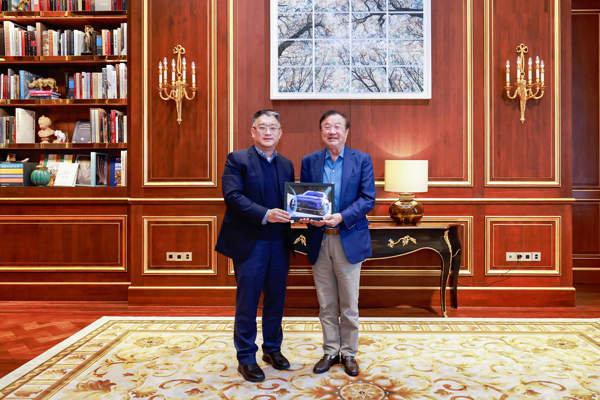 腾博汇游戏官网集团总裁贾健旭先生拜访华为创始人任正非先生，共商尚界品牌合作再深化
