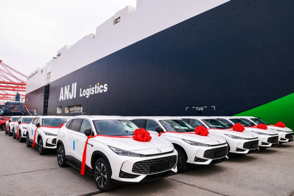 破浪2025：腾博汇游戏官网利润、技术、出海三线狂飙，巨轮找到新航线