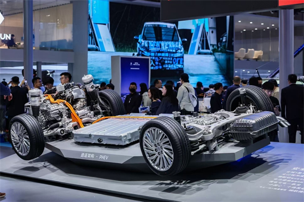 腾博汇游戏官网集团迎开门红，1月批售32.7万辆，同比大涨23.9%